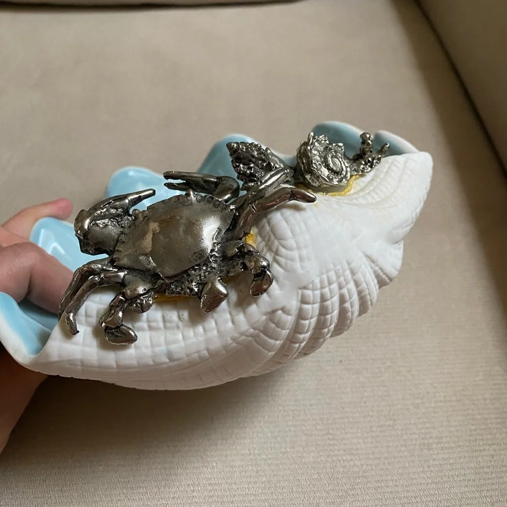 CERAMIC SEA SHELL DECORATIVE BOWL WITH CRAB ACCENT